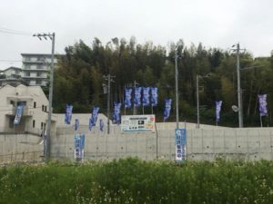 風になびくのぼり旗
